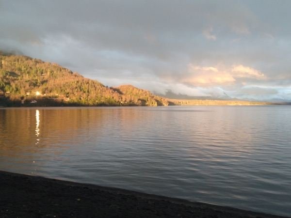 Atardecer sobre el lago Calafquén